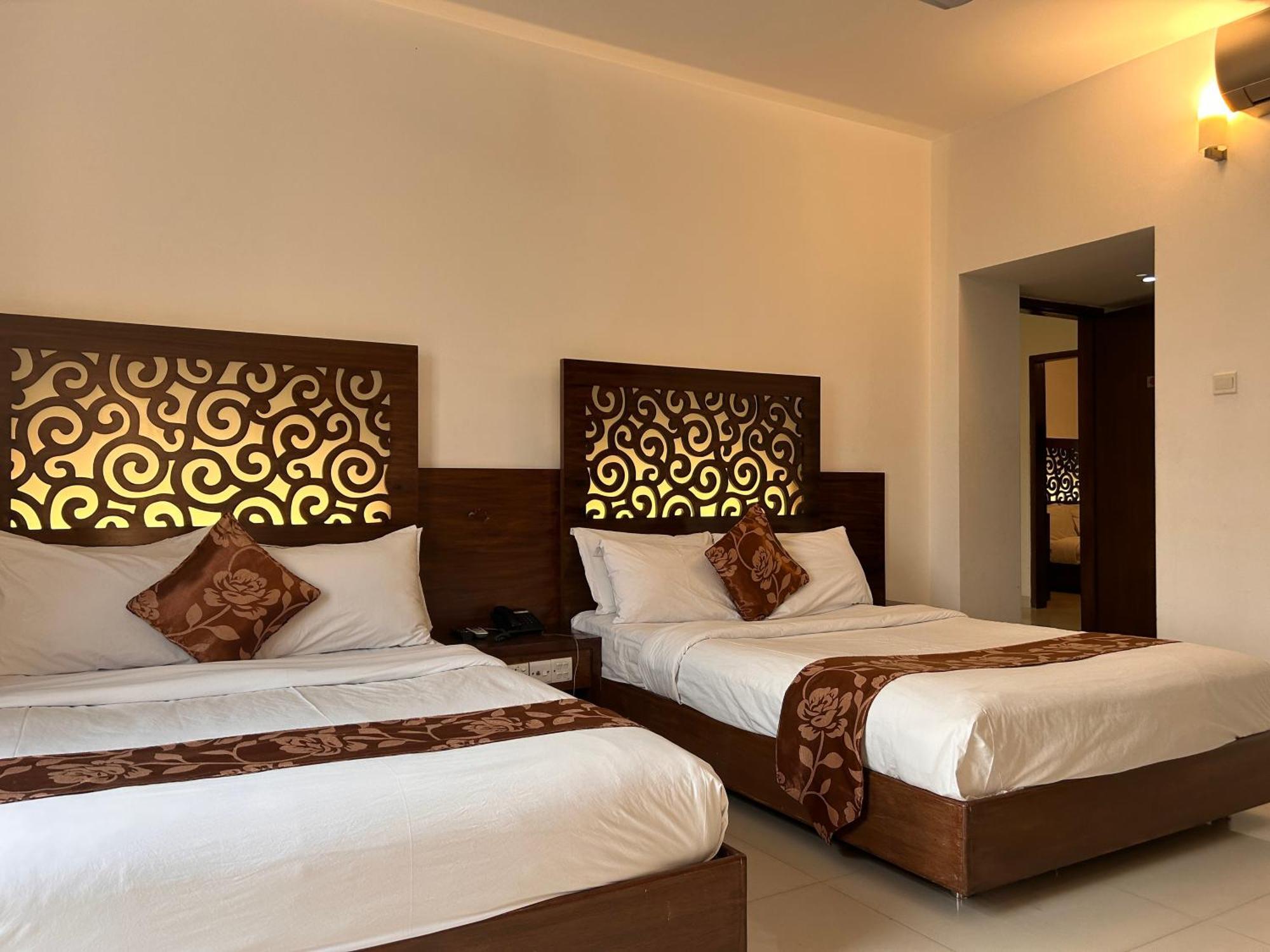La Vista Hotel 巴纳内拉斯 外观 照片